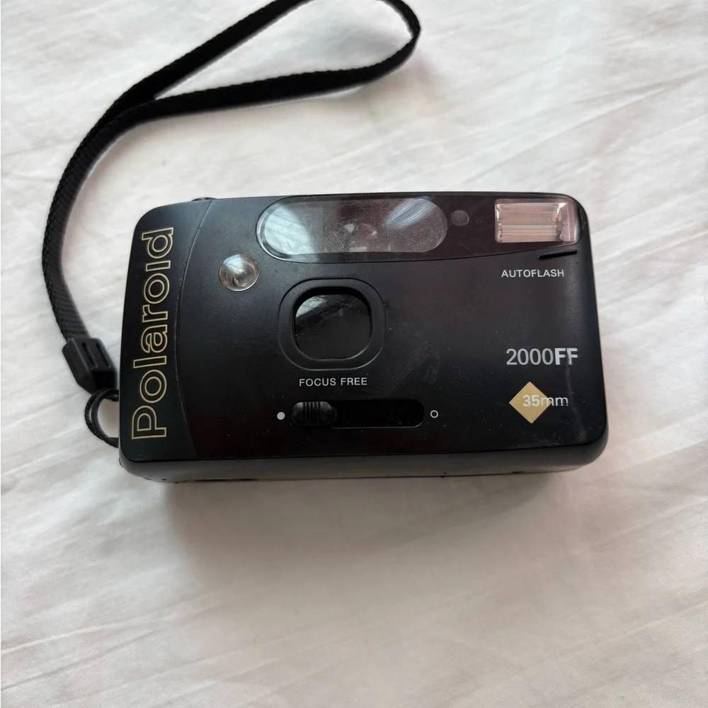 Polaroid 2000FF Focus Free Auto Flash 35 MM Film Red Eye Reduction Camera